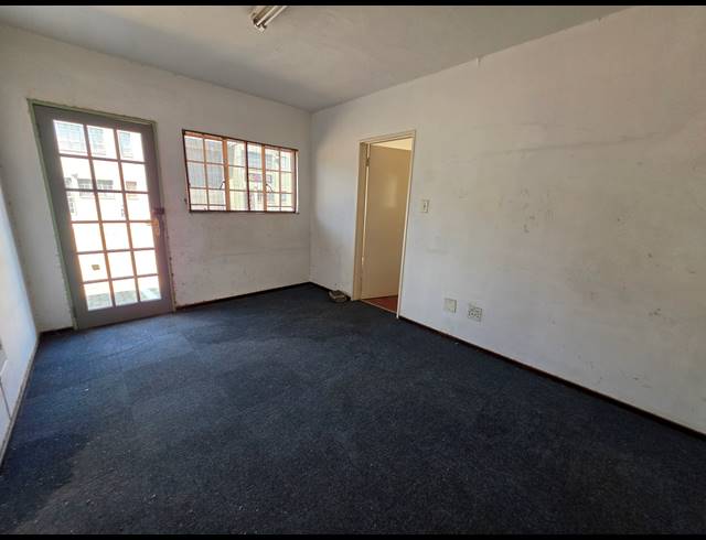 147M² MINI FACTORY TO LET IN KYA SANDS